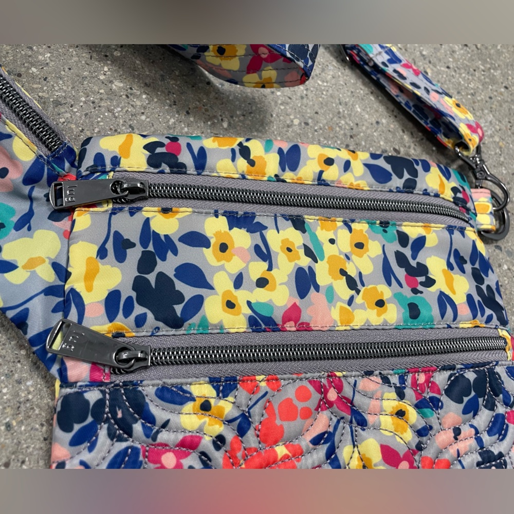 Lug Skipper SE Crossbody Bag in Multi Floral Wildflower EUC - Picture 3 of 16